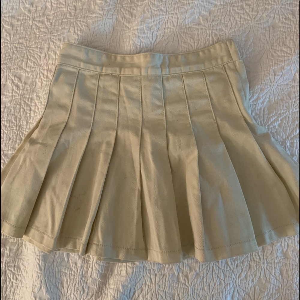 Brandy Melville (John Galt) Cream Pleated Skirt